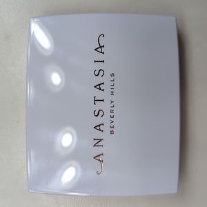 Anastasia Beverly Hills Iced Out Highlighter